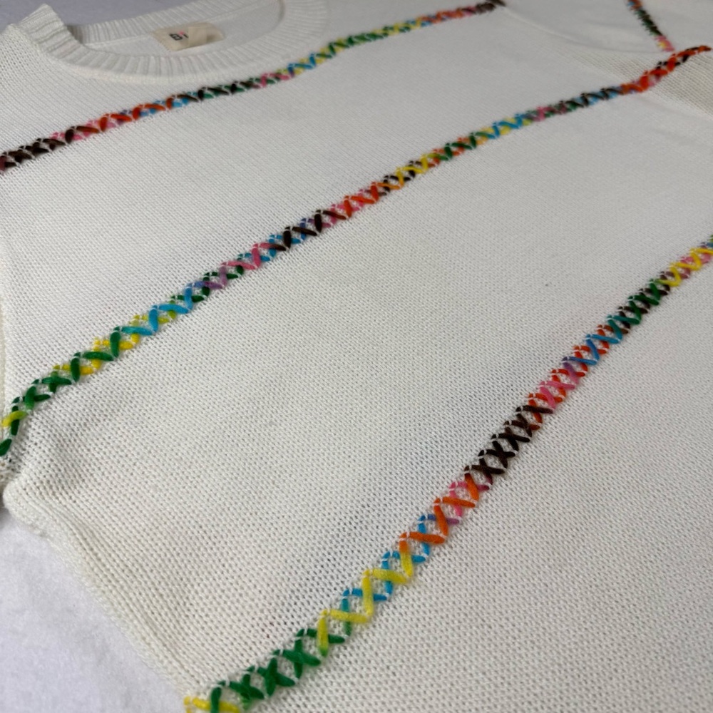 Bibi Women’s‎ XL White Short Sleeve Sweater w/ Multi‑Color Stitching - Picture 3 of 11